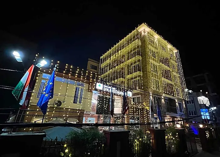 Hotel Himalayan 4*